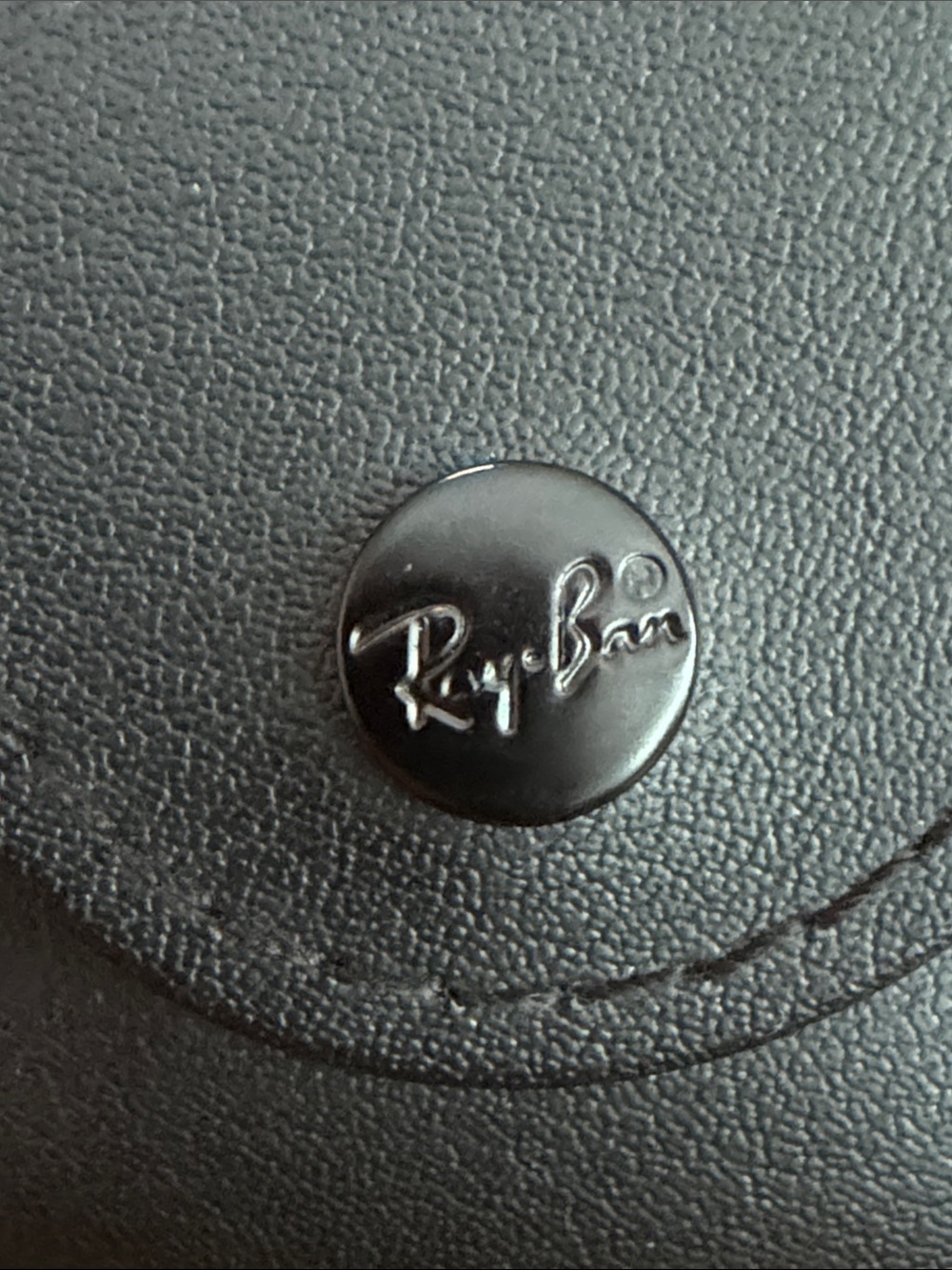 🚀 Ray-Ban Black Leather Sunglasses Case with Gold Logo - Picture 4 of 9